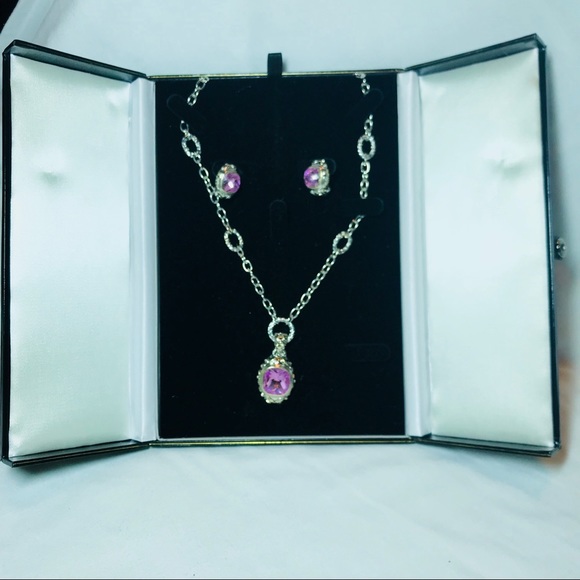 🦄 Gorgeous Unique Necklace Set 🦄 - Picture 3 of 5